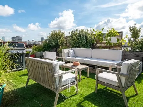 Lyon 7 - Jean Macé - Toit-terrasse de 58,87 m² - Terrasse de 110 m² environ - 1 Chambre - large box