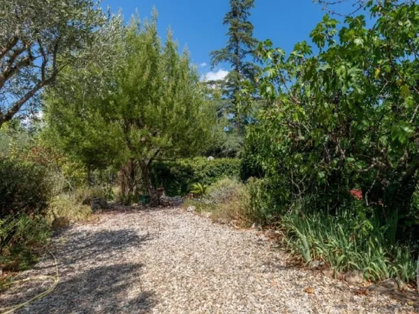 Terrain 2499 m²