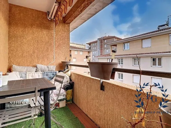 A VENDRE APPARTEMENT T2 SUR AUBAGNE AVEC EXTERIEUR