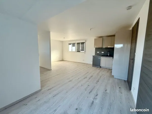 Appartement T2 bis + Cour Saint Raphaël