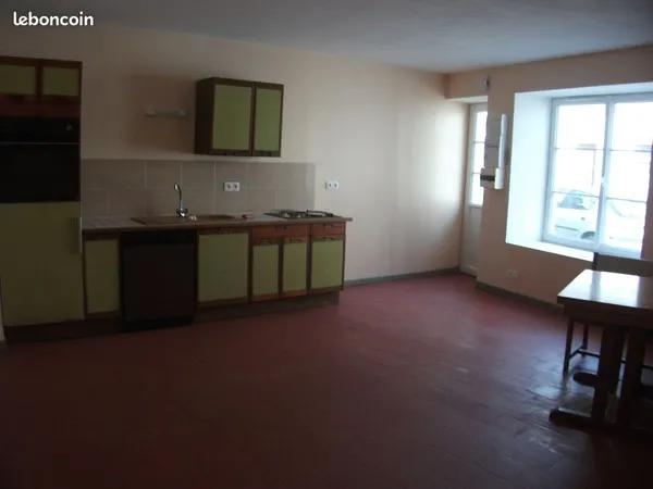 Appartement au rez-de chaussée d' une maison