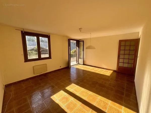 (73) SAINT-JEAN-DE-MAURIENNE - Rare Appartement T3 avec garage, balcon, parking et cave