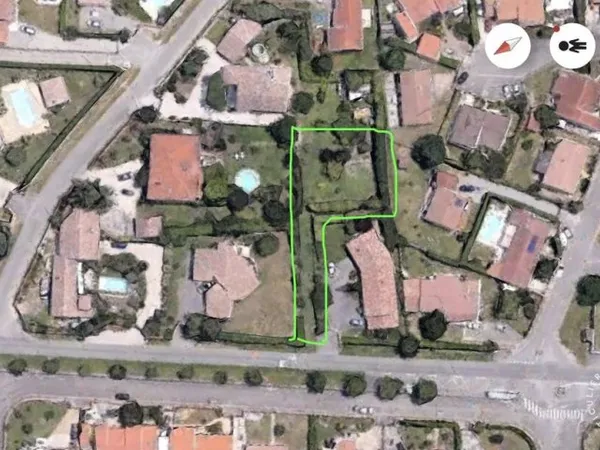 Terrain 811 m²