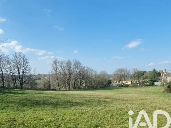 Terrain 3700 m²