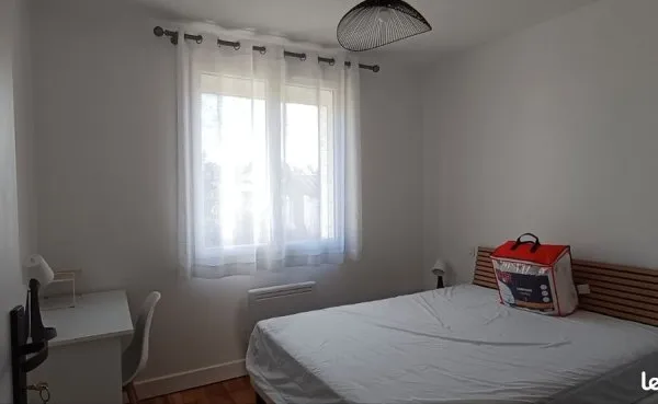 Chambre dans maison étudiante