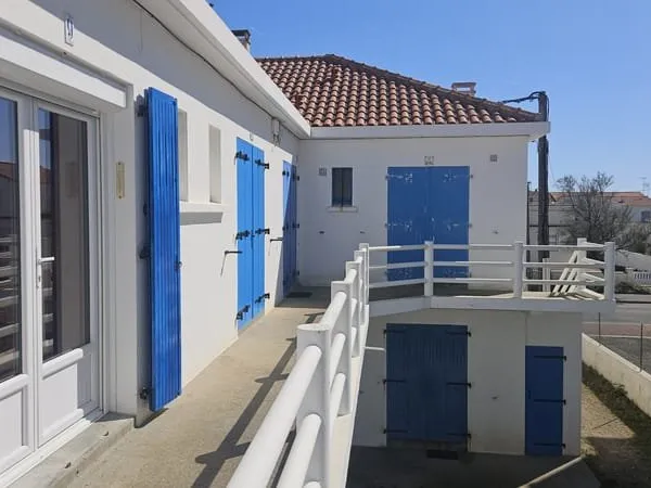 APPARTEMENT DE TYPE 2, À 50 MÈTRES DE LA PLAGE !