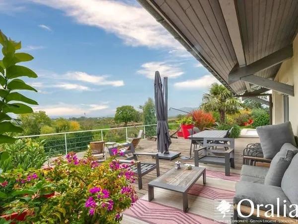 Maison 12 pièces 325 m²