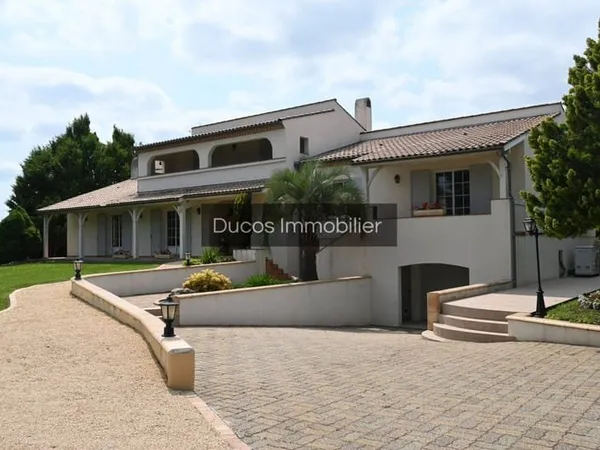 Maison 7 pièces 240 m²