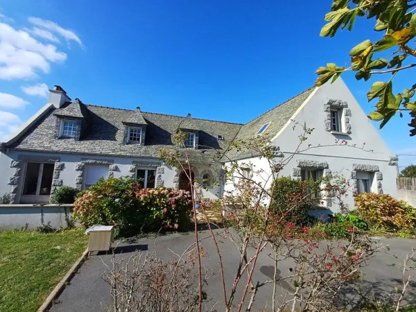 Plougasnou Primel, maison vue mer avec double garage et bureau professionnel.