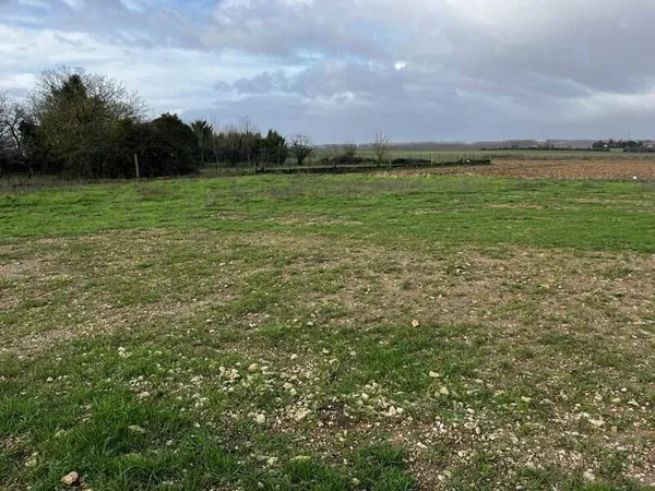 Terrain constructible 826 m²
