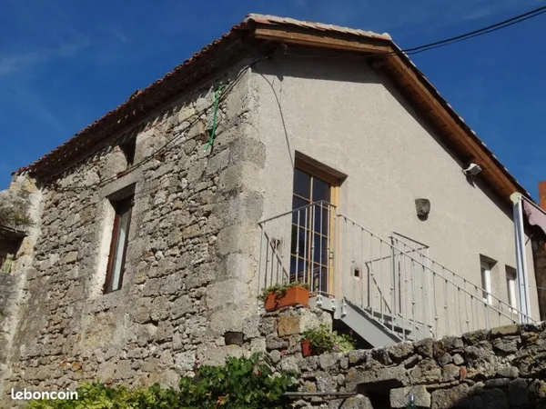 Très bel appartement f2/3 avec vue dominante village Clermont Dessous