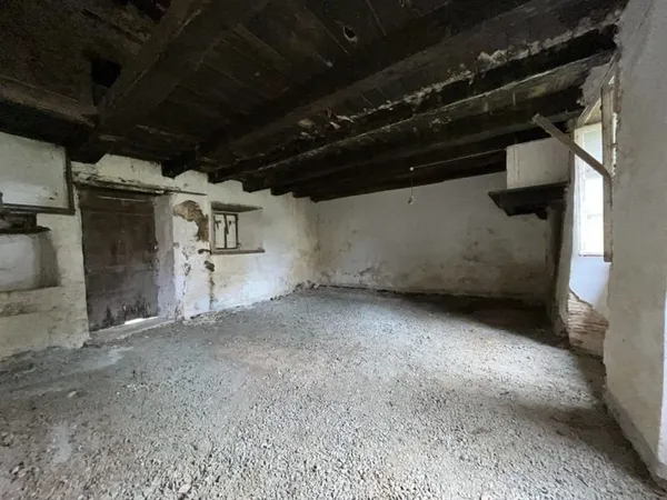Maison en pierre de 2 pièces principales