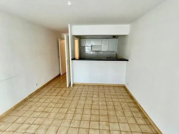 A VENDRE deux pièces avec garage