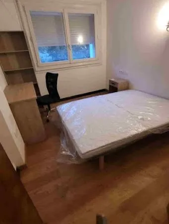 Chambre 1 pièce 9 m²