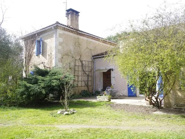 SAINT JEAN POUTGE 32, à vendre propriété de charme 8 pièces , dépendances et terrain arboré avec poi
