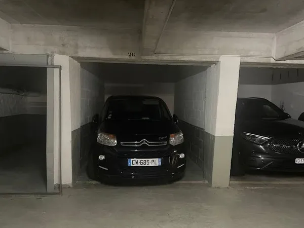 Stationnement Location Paris   33000€