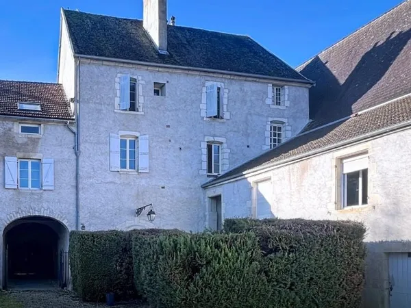 Immeuble de rapport avec cour et cachet ancien