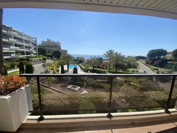 Coup de coeur : 3 Pièces d'exception surélevé avec vue mer et jardin privatif