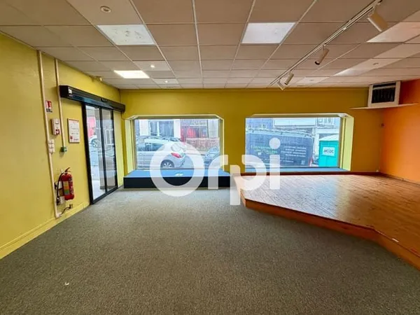 Local commercial 225 m²