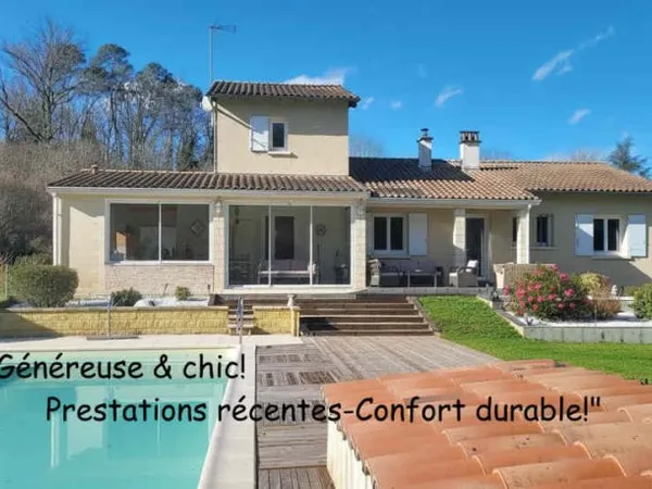Maison chaleureuse et facile à vivre! 2 cuisines. 4/5 chambres. 2 salles d 'eau.2 wc. Sous-sol. Gara