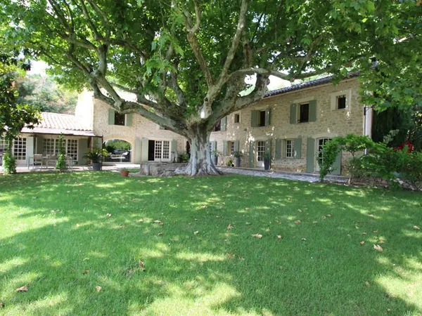 Maison 8 pièces 500 m²