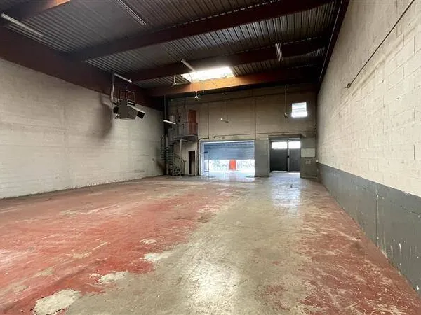 Local d'activité 353 m²