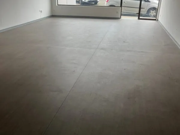 Centre ville local en RDC de 100m2