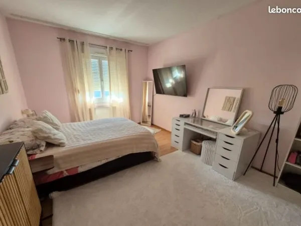 Maison de 2004, 5 chambres avec terrain , Quartier Marbeaumont