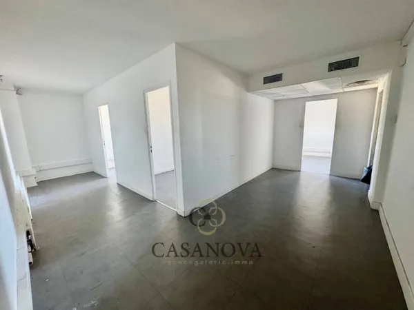 Bureaux 84 m²