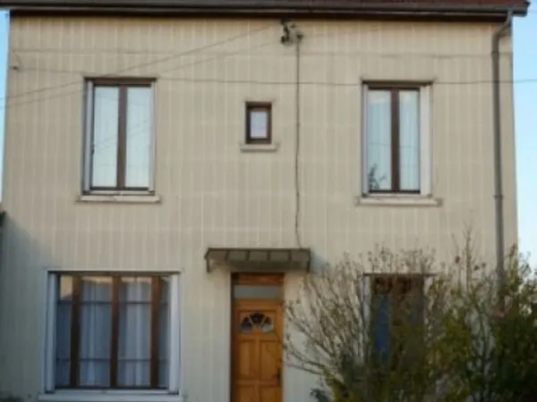 TRES BELLE MAISON ANCIENNE RENOVEE D'UNE SURFACE D'ENVIRON 120 m2 AVEC JARDIN SUR 200 M2 DE TERRAIN 