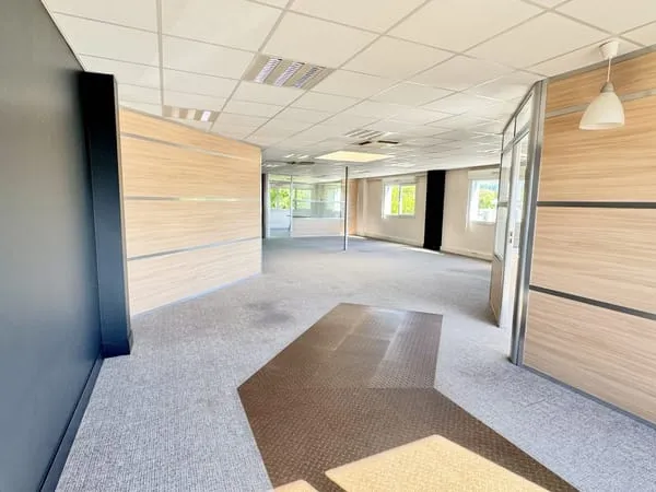 ANNECY - MEYTHET - Plateau Bureaux de 166 M2