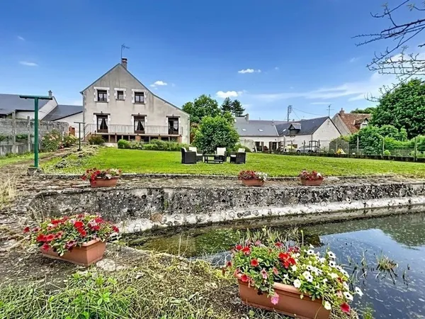 EXCLUSIVITE SUEVRES Ensemble immobilier 250 m² comprenant 2 mai