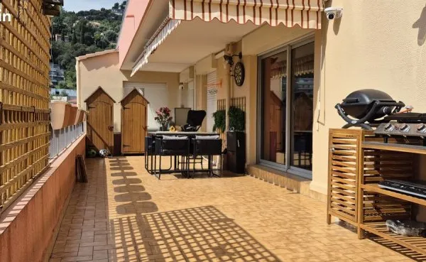 Appartement 3 pièces rénové avec grande terrasse et garage - Menton