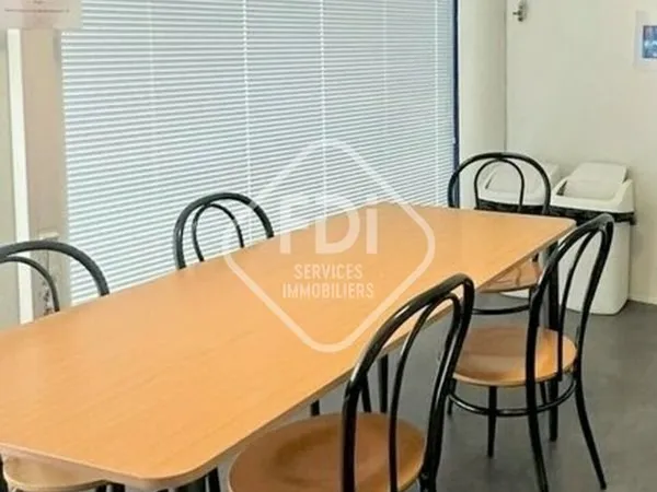 BUREAUX 31 m² MAUGUIO