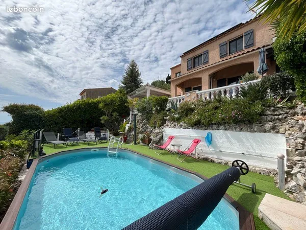 VILLA A SAINT LAURENT Du Var