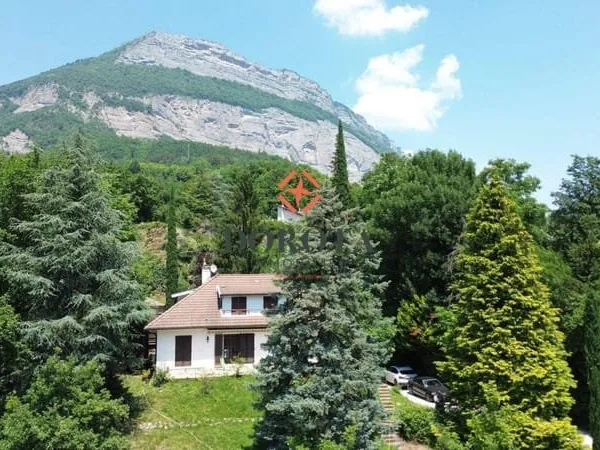 Maison 9 pièces 182 m²
