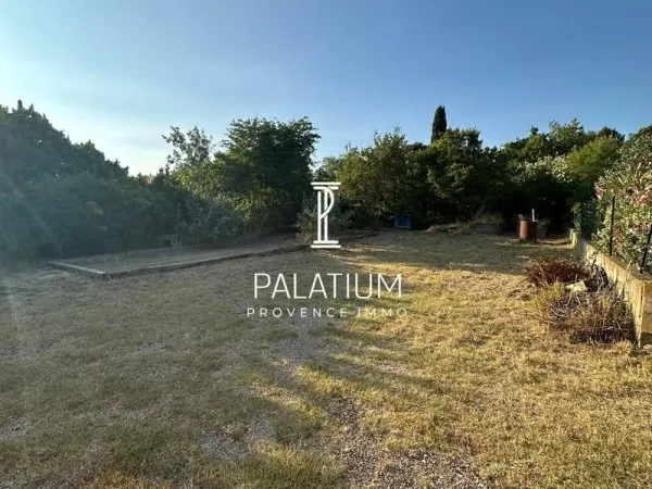 Terrain constructible de 331m2- Mouriès