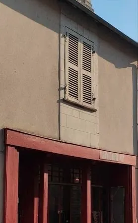 Local commercial + appartement + jardin à La Roche Posay