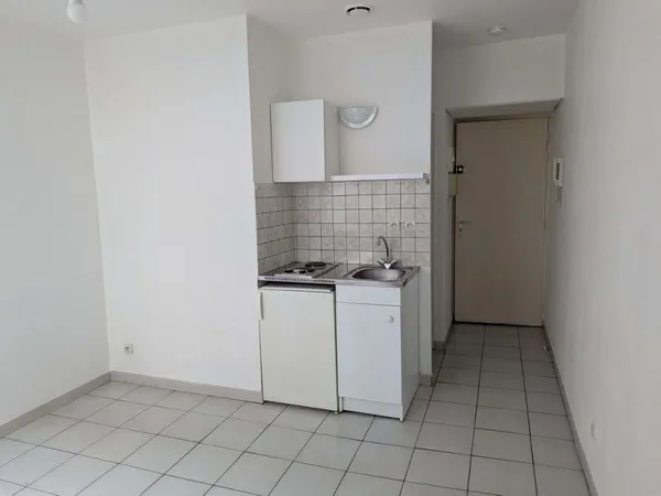 Perrache, Studio 17m² refait neuf, kitchenette équipée