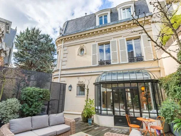 Maison 8 pièces 272 m²