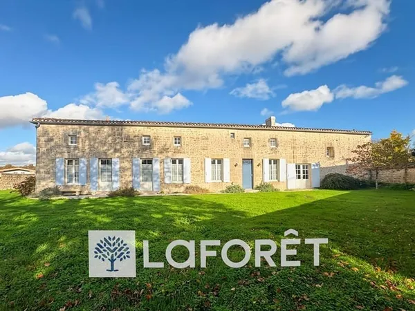 Longère charentaise rénovée à vendre proche de SAINT-GENIS DE SAINTONGE (17240) 7 pièce(s) 209 m2 - 