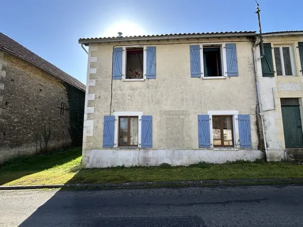 Maison avec dépendances, 4 chambres, panneaux solaires et fo