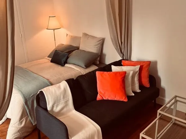 Studio 30 m² rénové & meublé - Parking - Ligne 14 - Calme