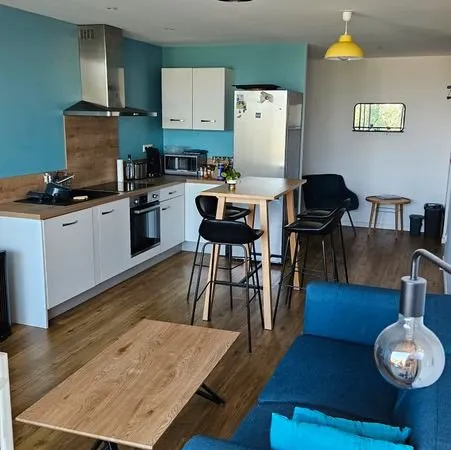 Chambre avec salle de bain quartier St Serge proche Hyper centre