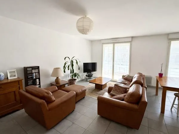 Appartement T4 avec balcon et parkings - 86 m² - Dernier é