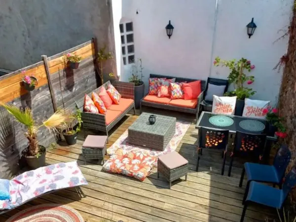 Rare- Location à l'année sur le Port de ST GOUSTAN - 2 PIECES - TERRASSE