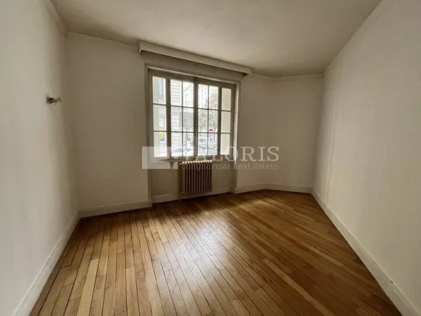 Local professionnel 97 m²