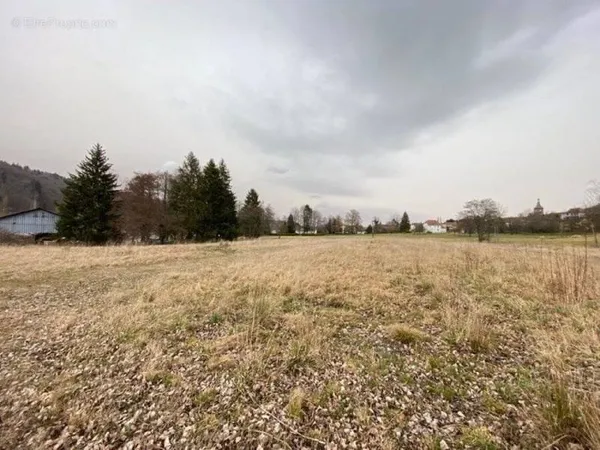 Terrain 900 m²