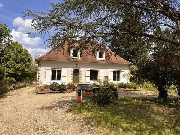A VENDRE - Maison 6 pièces avec jardin clos, entièrement rén