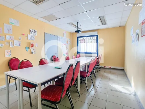 Local bureaux 254 m²